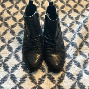 Black booties, brand new 6.5 bare traps